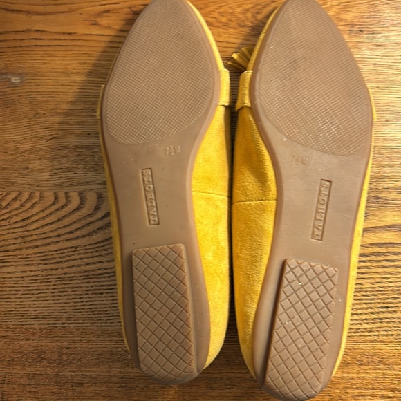Talbots suede mustard  flats with bows - Picture 3 of 4
